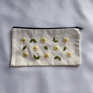 Daisy embroidred pen case